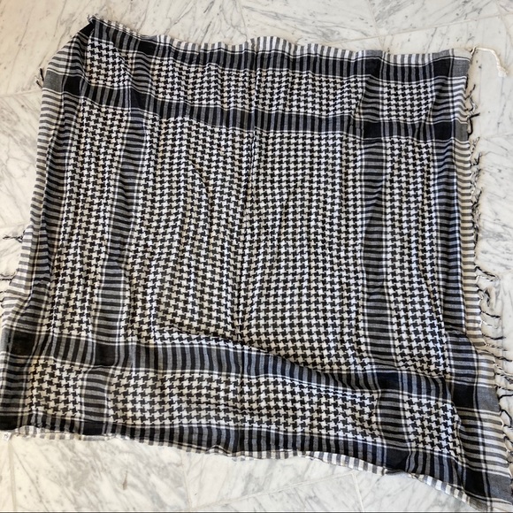 Classic black and white Hipster Check Scarf - Picture 1 of 8